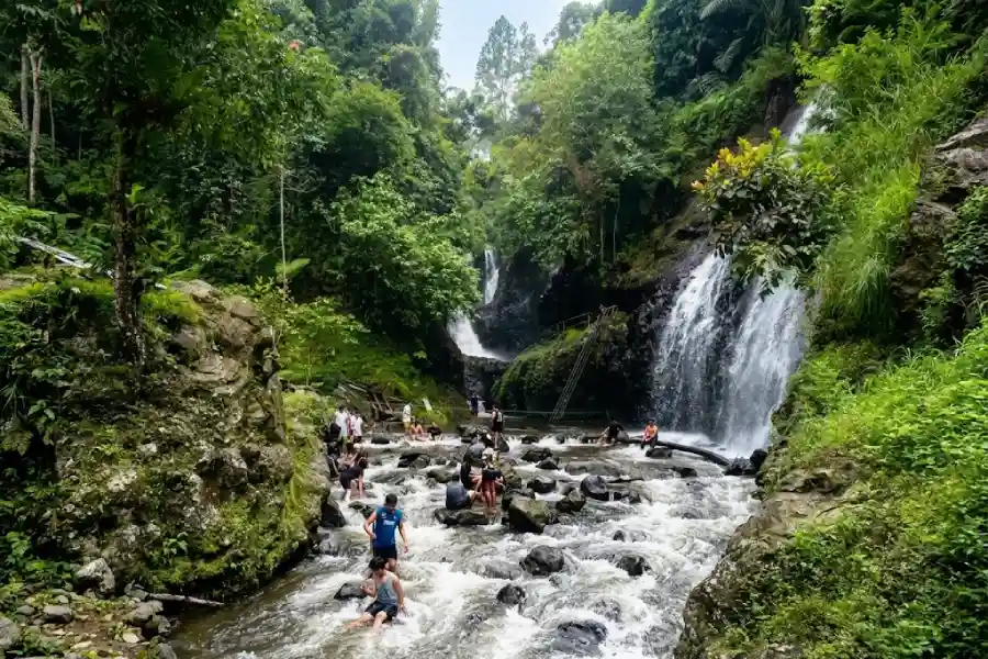 suasana di curug tilu leuwi opat